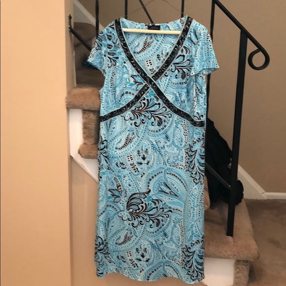 Tahari Dresses & Skirts - Women’s knee length casual SS dress